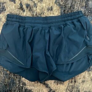 Lululemon hotty hot low-rise 2.5